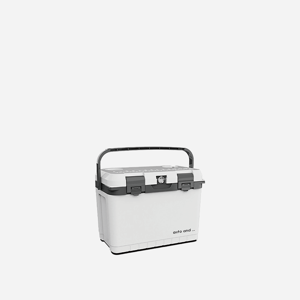 Vehicle-mounted insulation box