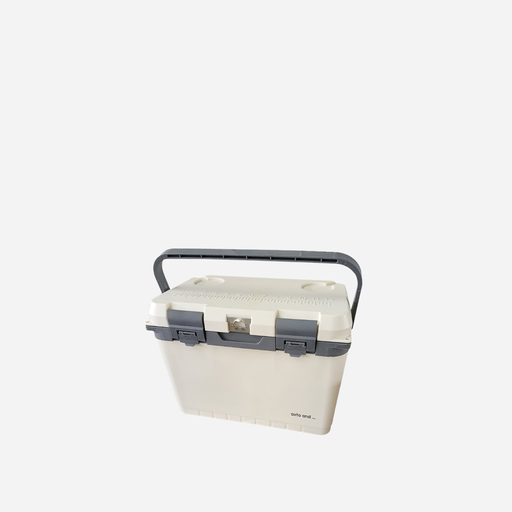 Vehicle-mounted insulation box